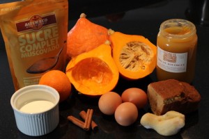 Ingrédients : Potimarron, miel, oeufs, crème, orange, cannelle, gingembre, sucre complet, pain d'épices...