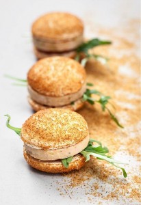 Macarons foie gras, poudre de pain d'épices