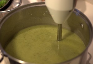 Soupe passer au mixer plongeant